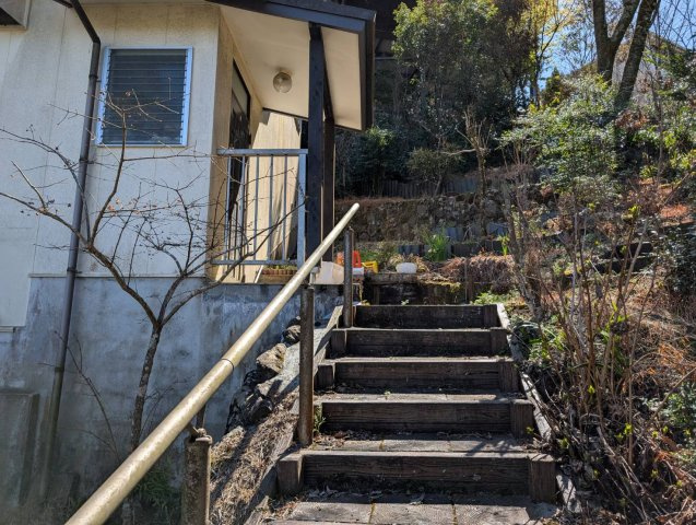 函南町　南箱根ダイヤランドの外観|玄関までのアプローチ