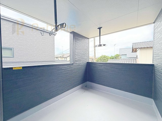 石岡市石岡3期　新築戸建て　1号棟のバルコニー|急な雨でも安心のインナーバルコニー♪忙しいご夫婦も大満足♪