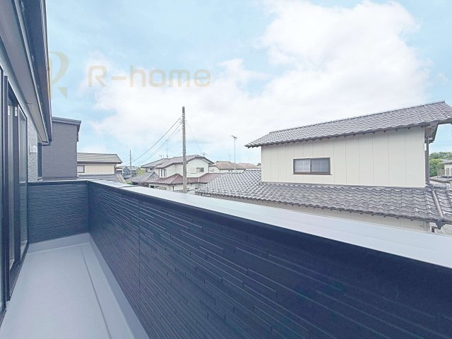 石岡市石岡3期　新築戸建て　1号棟のバルコニー|2か所のバルコニーで洗濯物や布団をたっぷり干せます！
