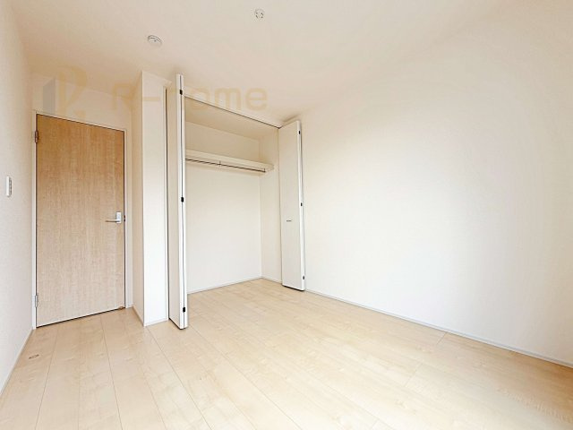 石岡市石岡3期　新築戸建て　1号棟の洋室|全居室に収納を完備♪スッキリとした快適な居住空間を確保！