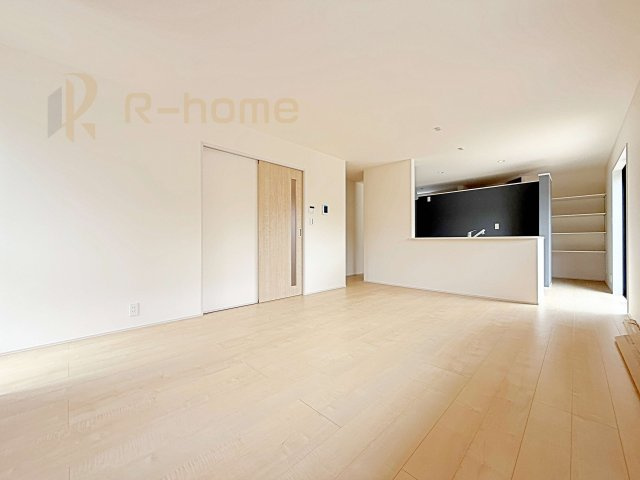 石岡市石岡3期　新築戸建て　1号棟の居間・リビング|広々としたLDK♪充分な広さがあり、ご家族でインテリアのレイアウトを考えるのも楽しみですね！