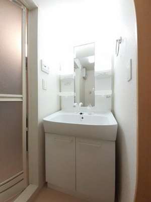 【洗面所】 | アン・ファミーユ | スペースが確保できる洗面所です