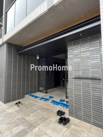 リビオメゾン湯島のエントランス