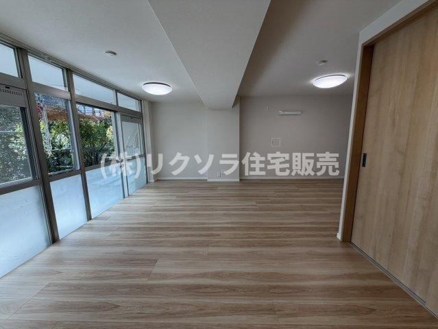 さんくれーる茨木C棟の居間・リビング|LDK21.6帖
■物件内覧・資金計画相談・住宅ローン相談、リフォーム相談、お問合せ受付中■
※当日・翌日のご内覧、ご相談はお電話でのお問合せがスムーズです！