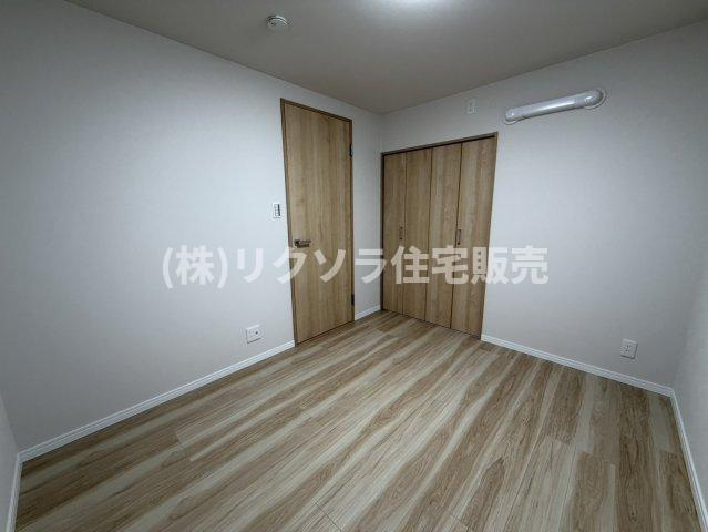 さんくれーる茨木C棟の子供部屋|洋室5.0帖
■物件内覧・資金計画相談・住宅ローン相談、リフォーム相談、お問合せ受付中■
※当日・翌日のご内覧、ご相談はお電話でのお問合せがスムーズです！