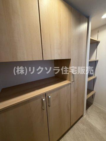 さんくれーる茨木C棟の収納|大容量シューズインクローゼット
■物件内覧・資金計画相談・住宅ローン相談、リフォーム相談、お問合せ受付中■
※当日・翌日のご内覧、ご相談はお電話でのお問合せがスムーズです！