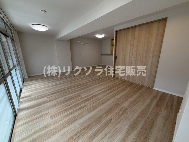 さんくれーる茨木C棟の居間・リビング|LDK21.6帖
■物件内覧・資金計画相談・住宅ローン相談、リフォーム相談、お問合せ受付中■
※当日・翌日のご内覧、ご相談はお電話でのお問合せがスムーズです！