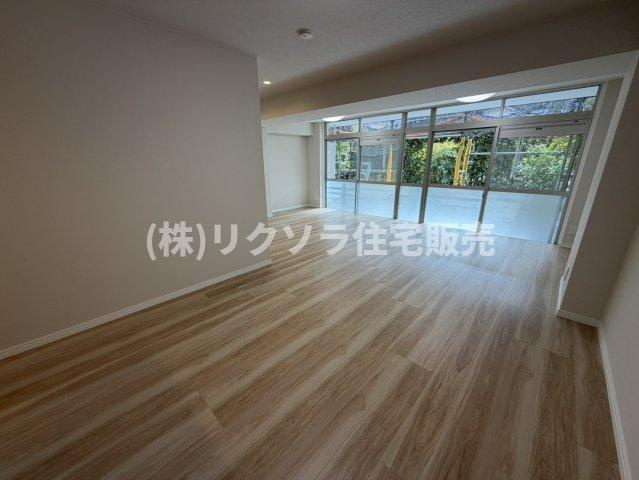 さんくれーる茨木C棟の居間・リビング|LDK21.6帖
■物件内覧・資金計画相談・住宅ローン相談、リフォーム相談、お問合せ受付中■
※当日・翌日のご内覧、ご相談はお電話でのお問合せがスムーズです！