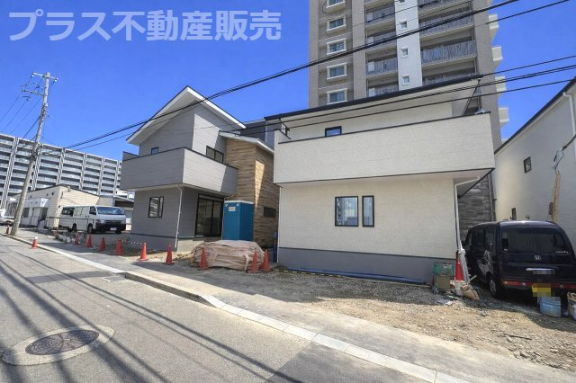 【外観】 | 福岡市東区原田4丁目3期　1号棟（全3棟）【仲介手数料無料・0円】 | 現地写真。プラス不動産販売なら、現場の全ての棟をまとめてご見学頂けます。