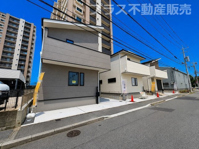 【外観】 | 福岡市東区原田4丁目3期　1号棟（全3棟）【仲介手数料無料・0円】 | 現地写真。プラス不動産販売なら、現場の全ての棟をまとめてご見学頂けます。