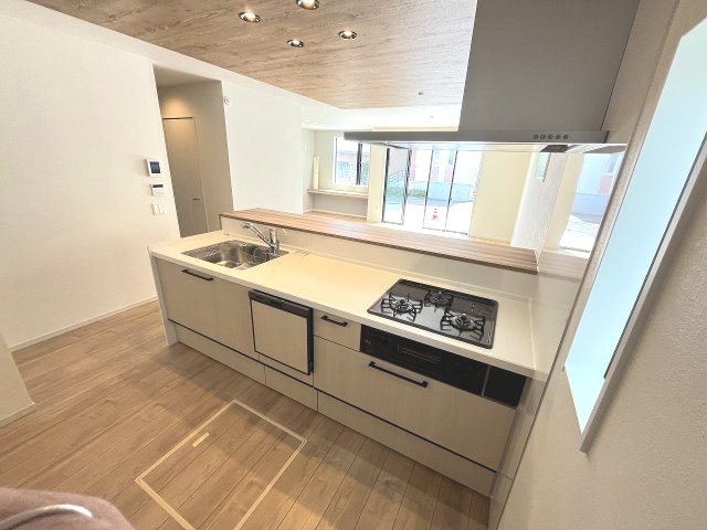 【キッチン】 | 福岡市東区原田4丁目3期　1号棟（全3棟）【仲介手数料無料・0円】 | 施工例。施工例は完成時と異なる場合があります。