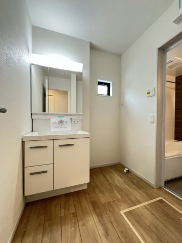 【洗面所】 | 福岡市東区原田4丁目3期　1号棟（全3棟）【仲介手数料無料・0円】 | 施工例。施工例は完成時と異なる場合があります。