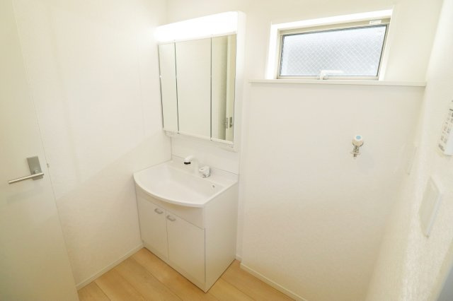 郡山市並木５丁目　　　　５号棟　　　大島小学校、郡山第５中学区の洗面所