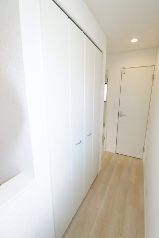 郡山市並木５丁目　　　　５号棟　　　大島小学校、郡山第５中学区の収納|2階廊下収納