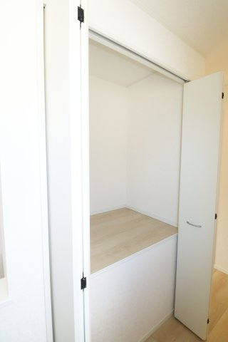 郡山市並木５丁目　　　　５号棟　　　大島小学校、郡山第５中学区の収納|2階廊下収納