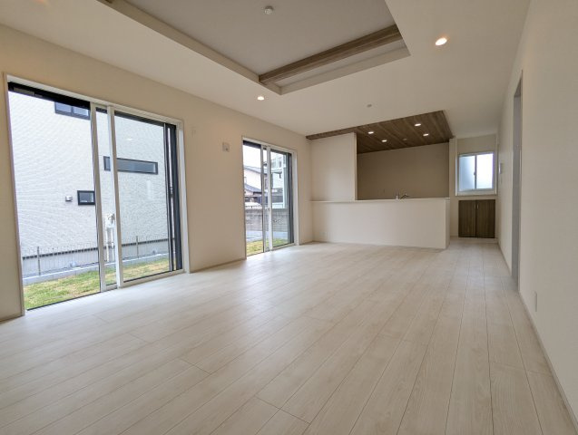 水戸市赤塚1丁目の居間・リビング|開放感がありお部屋を見渡せ・・動線が非常に効率的でスムーズな作業ができ魅力的です。