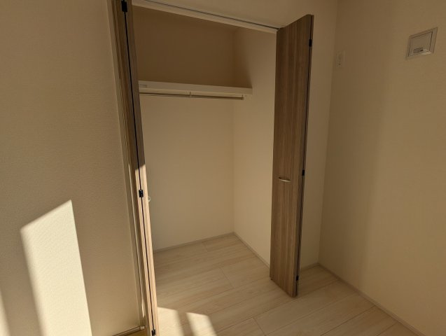 水戸市赤塚1丁目の収納|広々クローゼットがあり、お部屋をすっきりとお使いいただけます。（同施工物件）
