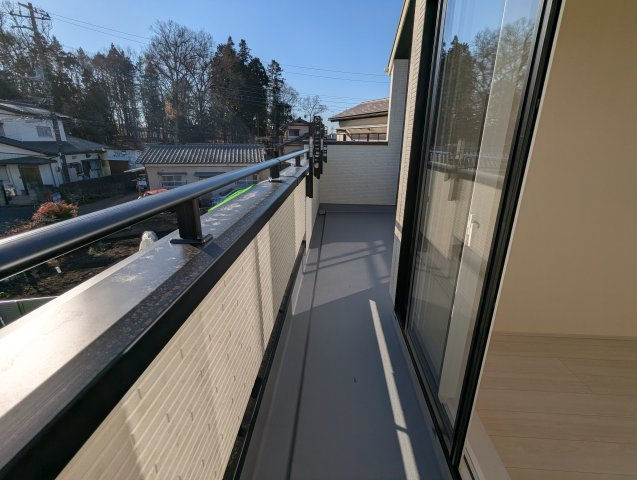 水戸市赤塚1丁目のバルコニー|暖かな日差しのふりそそぐ広々バルコニー、たくさんの洗濯物が干せます～（同施工物件）