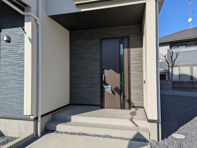 水戸市赤塚1丁目の玄関|暖かい印象の玄関です。玄関は住まいの（顔）です～♪新しい生活を新しい家で♪（同施工物件）