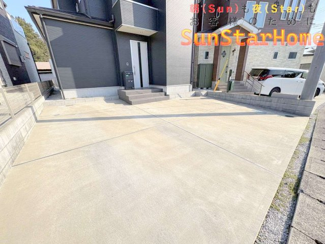 【※サンスターホーム限定物件】羽村市羽西1丁目　築浅中古戸建ての駐車場
