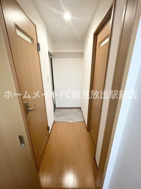 大阪市鶴見区放出東３丁目の賃貸マンションの玄関