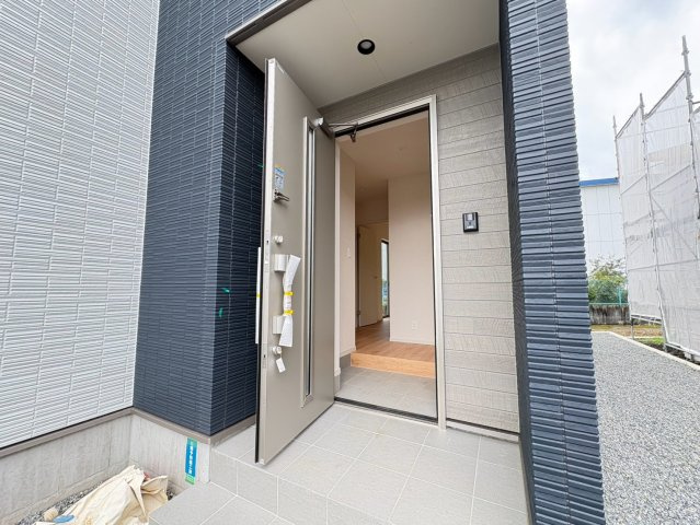 新築戸建　富士市宮島８期　全3区画　3号棟166.17㎡（50.26坪）の玄関|玄関アルコーブです