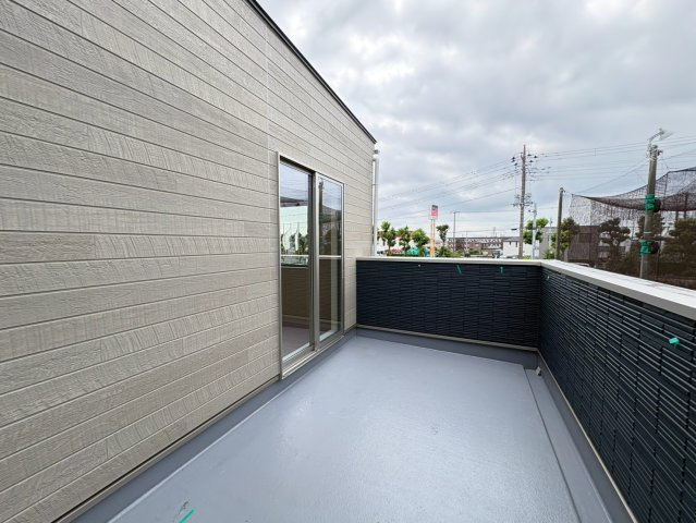 新築戸建　富士市宮島８期　全3区画　3号棟166.17㎡（50.26坪）のバルコニー|暖かな日差しのふりそそぐバルコニー