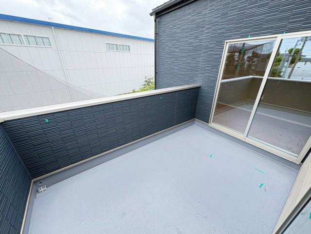 新築戸建　富士市宮島８期　全3区画　3号棟166.17㎡（50.26坪）のバルコニー|お洗濯にも便利なバルコニー付き