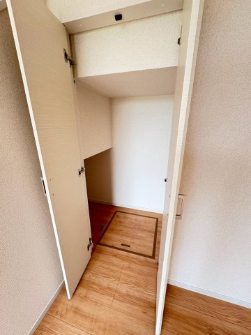 新築戸建　富士市宮島８期　全3区画　3号棟166.17㎡（50.26坪）の収納|１階　階段下収納です