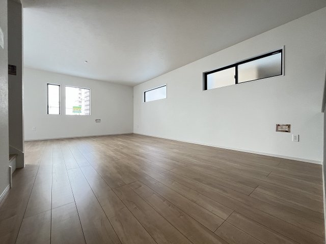 【居間・リビング】 | 福岡市東区原田4丁目3期　2号棟（全3棟）【仲介手数料無料・0円】 | 現地写真。