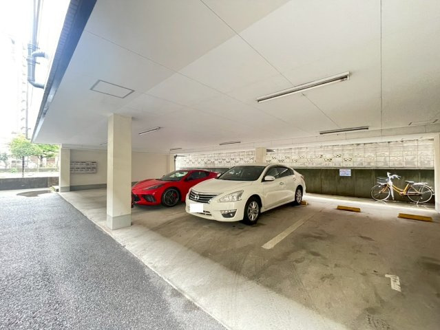 【駐車場】