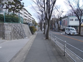 【周辺】 | 公社山田西第2次団地A8棟 | 前面道路