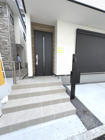 【玄関】 | 福岡市東区原田4丁目3期　3号棟（全3棟）【仲介手数料無料・0円】 | 現地写真。