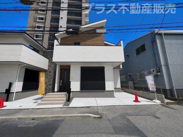 【外観】 | 福岡市東区原田4丁目3期　3号棟（全3棟）【仲介手数料無料・0円】 | 現地写真。プラス不動産販売なら、現場の全ての棟をまとめてご見学頂けます。