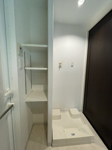 アルファステイツ城崎の収納|脱衣所の収納棚。タオルや着替え、洗剤類などを一か所にまとめて収納できます。