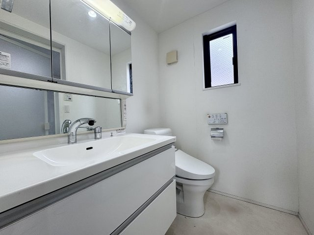 本駒込４丁目中古戸建の独立洗面台