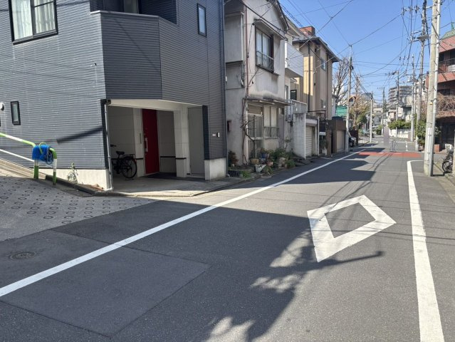 本駒込４丁目中古戸建の前面道路含む現地写真