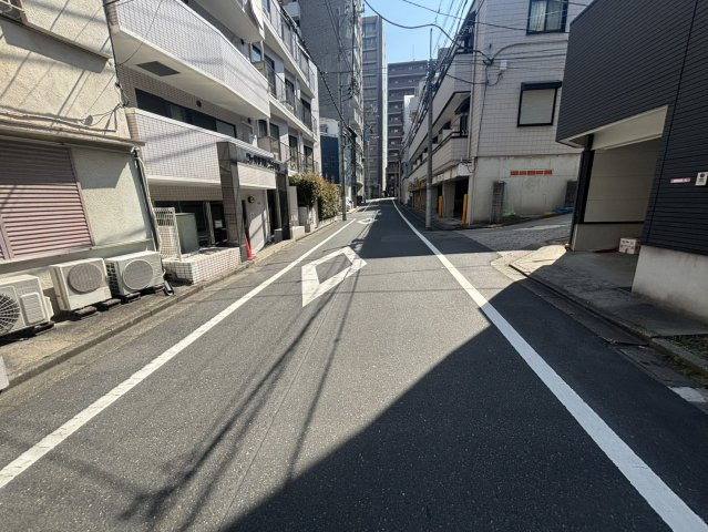 本駒込４丁目中古戸建の前面道路含む現地写真