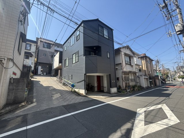 本駒込４丁目中古戸建の前面道路含む現地写真