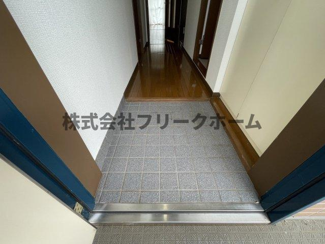 武蔵野市関前２丁目の賃貸マンションの玄関