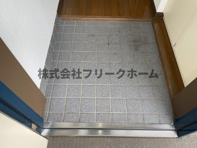 武蔵野市関前２丁目の賃貸マンションの玄関