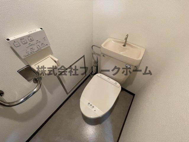 武蔵野市関前２丁目の賃貸マンションのトイレ