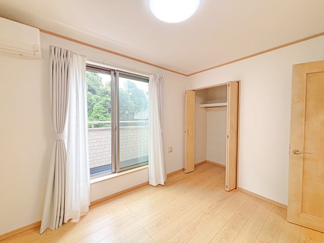 大蔵5丁目戸建の洋室