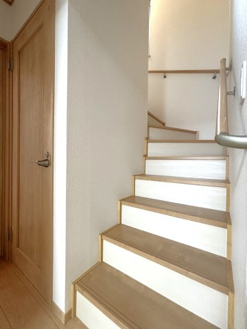 大蔵5丁目戸建の内装|※室内写真は家具・小物等を消すAI生成のため、実物とは異なる場合がございます。