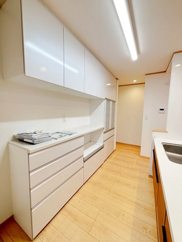 大蔵5丁目戸建の収納|食器棚