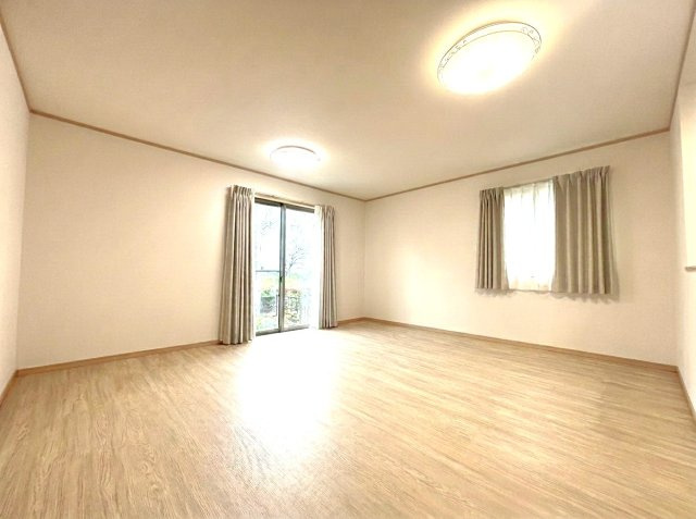 大蔵5丁目戸建の居間・リビング|※室内写真は家具・小物等を消すAI生成のため、実物とは異なる場合がございます。