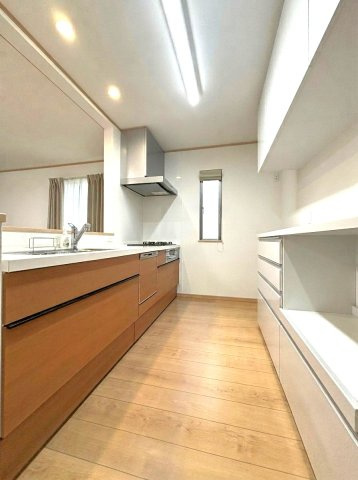 大蔵5丁目戸建のキッチン|※室内写真は家具・小物等を消すAI生成のため、実物とは異なる場合がございます。