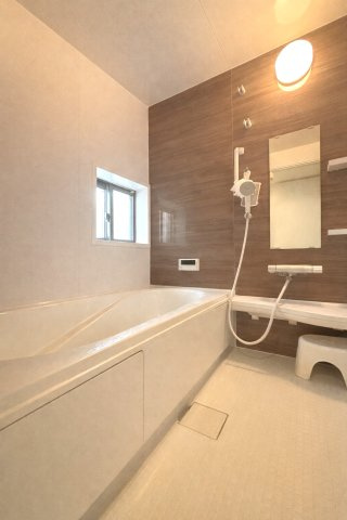 大蔵5丁目戸建の浴室|※室内写真は家具・小物等を消すAI生成のため、実物とは異なる場合がございます。