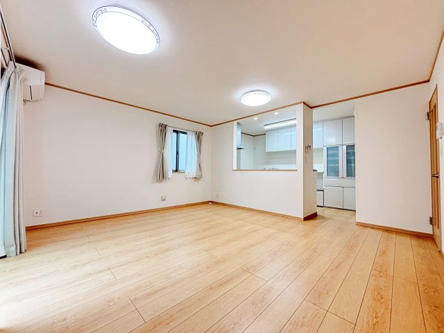 大蔵5丁目戸建の居間・リビング