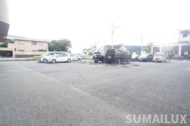 熊本市南区田井島１丁目の賃貸マンションの駐車場
